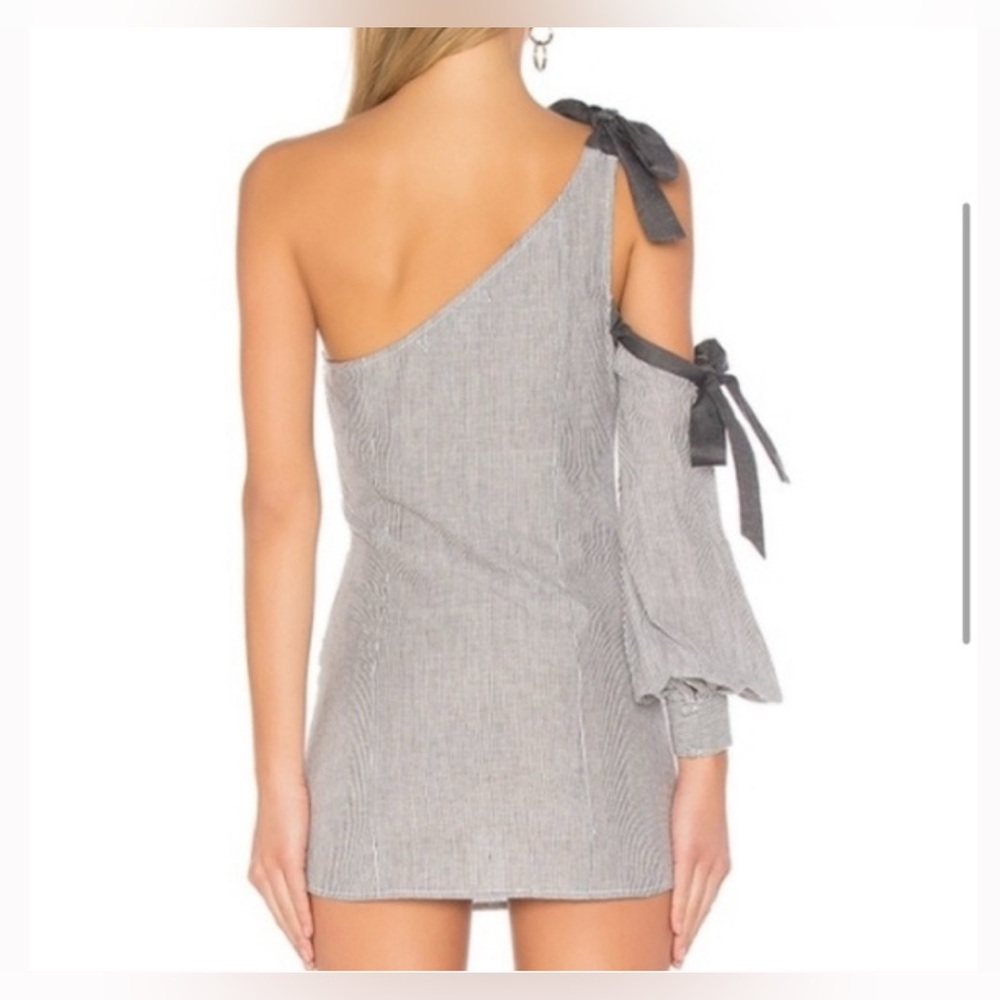 Revolve Lovers + Friends Grey Striped Ribbon Tie one Shoulder Mini Dress M NWT - Picture 3 of 11